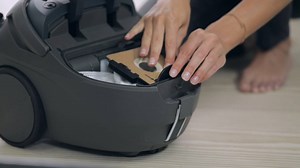 Without compromising on the quality, it’s easy to store Nilfisk One because of its size. It has a great suction power and the wheels secures good maneuverability. | Nilfisk