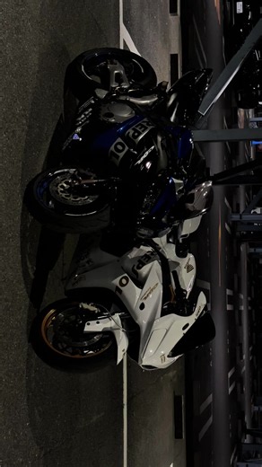 CBR1000RR × CBR1000RR 🖤💙 @たいむ ‎#cbr1000rr #sc57 #motorcycle #bike #bikelife