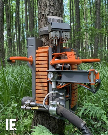 Turning trees into lumber can be a multi-phase process. First among the issues is getting rid of all the outgrowing limbs. Mechanical delimbing - as done by the Advaligno PATAS 2020/08 - is highly efficient. 📸: Youtube/ advaligno GmbH | Interesting Engineering