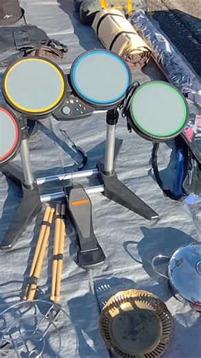 Found a full Guitar Hero set for €40 instead of €150 😱 Would you have bought it?😳 Flea market fin...