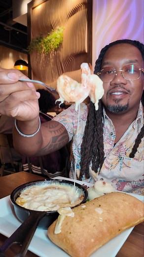 🚨 NEW RESTAURANT ALERT! Modern Greek and Salad Bar just touched down in Troy, Michigan — and it’s a whole vibe! Super sleek decor, cozy lighting, and the perfect setting whether you’re out with the fam or on a smooth little date night 🕯️✨ Menu’s goin’ crazy too. We had: 🥗 Caesar Buffalo Chicken Salad 🥑 Avocado Egg Rolls 🍋 Calamari Lemoni 🔥 Chargrilled Lamb Chops 🥩🦞 Surf & Turf 🐟 Roasted Whole Bronzino 🍕 BBQ Chicken Pizza Food’s fire. Vibes on point. You already know what to do 🔥 @high