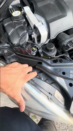 How to remove the headlight from a Volvo XC60 to change the bulbs.