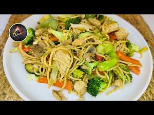 Chinese spaghetti with chicken and vegetables very tasty, easy and versatile