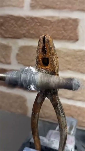 Removing Rust from Steel Using Wire Wool and Toothpaste #RustRemoval #shortvideo #fypシ