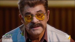 14K views · 225 reactions | Crozza ci lascia orfani dello chef vegano Germidi Soia, ma ci regala l'hater seriale su facebook se piace continuerò a postarlo, fatemi sapere! | Anche i vegani muoiono | Facebook