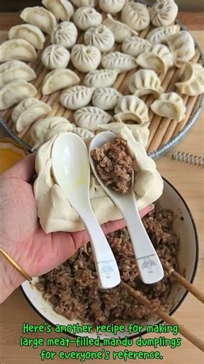 Here's another recipe for making large meat-filled mandu dumplings for everyone's reference