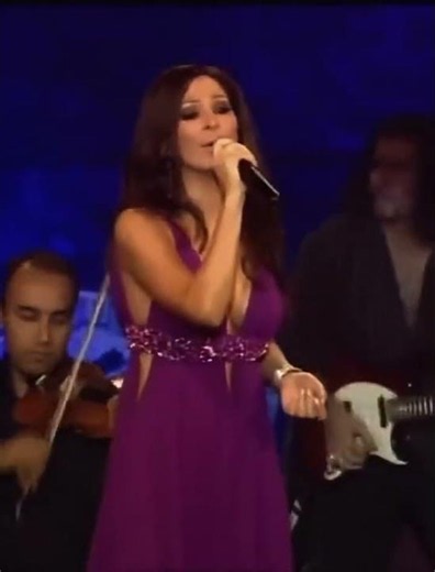 اليسا عادي تغني اغاني كل الفنانين #اليسا