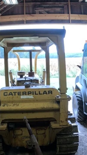 Starting the Caterpillar D4 Bulldozer - Old Iron Still Works