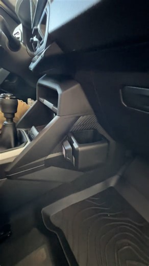 Practical YouClip accessories in the Dacia Duster