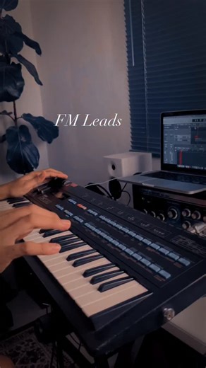 Electric Vibes on Instagram: "Yamaha DX100 Mono Lead Sound #yamahakeyboard #dx100 #yamahadx100 #fmsynthesis"