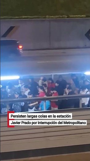 Persisten largas colas en la estación Javier Prado por interrupción del Metropolitano