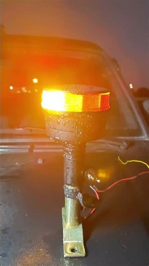 ​​30-LED rotating and flashing beacon for day and night visibility​