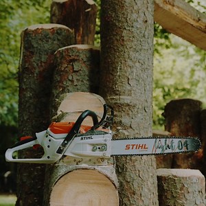 28K views · 2K reactions | Non è solo potente, ma è la più potente motosega a batteria al mondo!  Puoi lavorare al massimo della potenza con la #MSA300 e la batteria professionale #AP500S che garantisce performance senza precedenti e una durata di vita molto più lunga  Scopri di più  | STIHL | Facebook