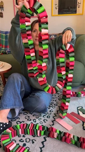 lil chunky chains ✨🎅🎄 found this christmas paper pad at @michaelsstores & just loved the color scheme!!! these are my colors for the season!! #diy #christmasdiy #christmasgarland #colorfulchristmas #maximalistchristmas #kitschychristmasdecor #maximalism #colorfulhomedecor | Chelsea Zeferina