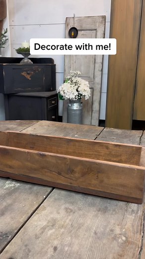 Simple Spring Centerpiece Ideas: Decorating a Wooden Box