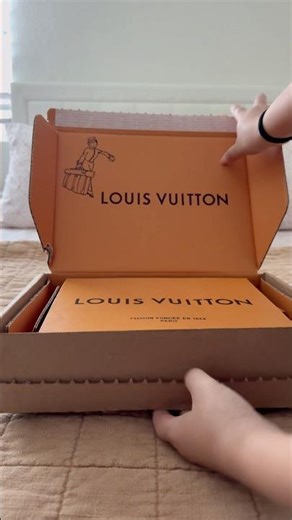 Louis Vuitton Unboxing | Key Pouch Small | Closer look 👀 #designerhandbag #unboxing