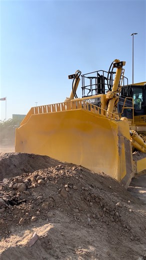 475A at work 🚜🔥 Pure power. Solid stability. Productivity that doesn’t stop 💪 Ready to get the job done ✔️. #AlMarwanMachinery #explore #trending #machine #uae