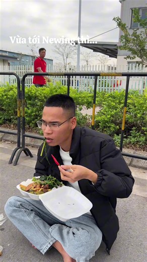 Vừa tới Newing thì…