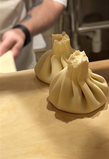 Мало кто знает, но тут готовят очень классные хинкали, смотри обзор и найди те, за которыми захочется пойти туда 🚨 @leghvi.kz