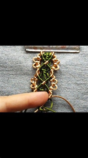 Tutorial Design Macrame Passo a Passo ✨ #braceletmacramé #macrameartesanal #macramecommunity #macramedecoration #macrameworld #macramemakers #macramedesign #macramebrasil #macrameartist #macrametutorial #macrame #macramelove #macrameart #macramedecor | Criativa Macrame