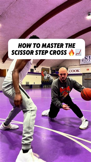 How to Master the Scissor Step Crossover 🔥📈🎒 | How To Do A Crossover In Basketball