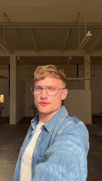 Random shooting Einblick. heute Brillen geshootet mit einem super Team! • #malemodel#me#ootd#fitcheck#fit#shooting#commercial#model#glases#brillen#fotoshooting#goldenhour#fyp#4y#4yp#foryoupage#viral#tiktok#fashion#highfashion