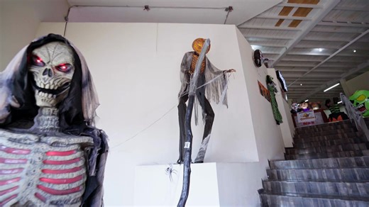 548 reactions · 106 shares |  ¡Las puertas del terror ya están abiertas!  Monster House ya abrió sus tiendas y te espera con todo para vivir el mejor Halloween. ️ Disfraces, máscaras, animatrónicos, decoraciones y mucho más.  Encuentra tu tienda más cercana y prepárate para la temporada más monstruosa del año.  | Monster House - México | Facebook