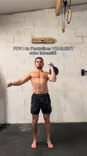 Quentin MGN | Expert Hanches on Instagram: "La différence entre intensité et INTENSITÉ. Quand on commence à VRAIMENT se rapprocher de l’échec, on n’a pas besoin de faire 20 séries par exercice. Ce qui compte vraiment, c’est la proportion Intensité / Volume. Si tu fais ne serait-ce qu’UNE seule série TRÈS INTENSE sur un exercice, tu peux te permettre de drastiquement diminuer le nombre de séries, voire même n’en faire qu’UNE seule. Mais ça, ça ne marche qu’à UNE seule condition… 👉 S’entraîner de