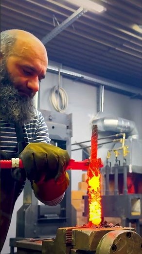 Forging a Multilayer Knife Blade: From Billet to Wavy Pattern