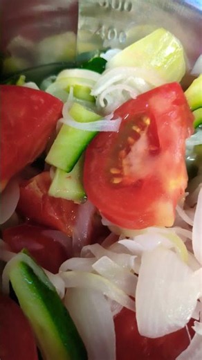 トマト🍅キュウリ🥒新玉ねぎ簡単酢和え 頭三毛猫ミミちゃんママ作製