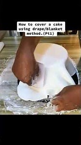 Easy way to cover a cake with fondant using drape/ blanket method.