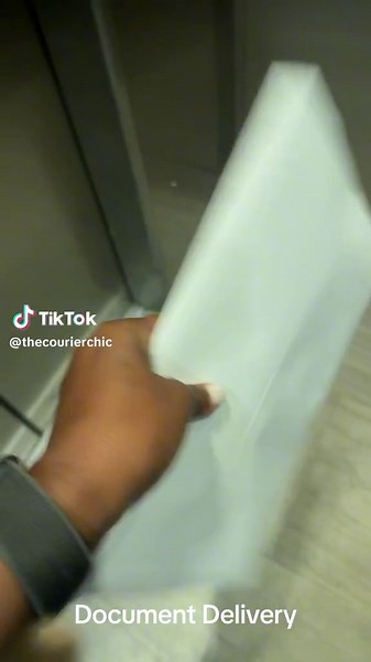 As a courier you can delivery documents to clients. This was a pick up from a mortage company and deliver to a client. 13 miles 💰#thecourierchic