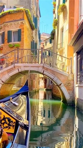 Lost in Venice 🇮🇹✨ — A Magical Walk Through the Canals