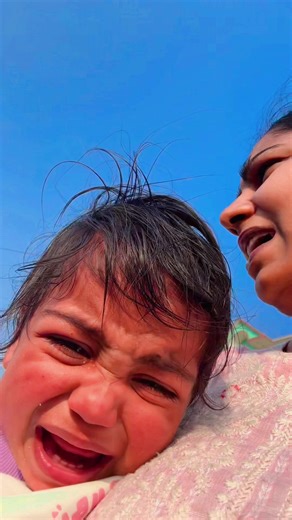 He met his father after a month and again he went for work after a day stay and he has not been able to cope 💔❤️‍🩹 #fyp #momoftoddler #dadsoftiktok