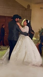 Le cante “Eres lo Que Más Quiero”🎵🎶 A mi hija Katie durante el baile de padre y hija. Mi otra hija Jennifer está cantando conmigo, ella está arriba del escenario con el grupo. Gracias por sus buenos deseos. #GrupoControl | Grupo Control