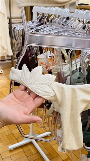 Lojas Magnabosco on Instagram: "As melhores escolhas para a próxima estação, diversas opções de biquínis e maiôs perfeitos para curtir o verão. Vem conferir! 🩱👙"