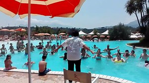 Ospedaletto (Av) relax, piscine, aria fresca 📞 0825691660 cell. 3394859866: ✔Acquapark, piscine con musica ed animazione, a 10 min. di auto dall' hotel, 1 cena, 1 notte e colaz, €49 a persona; ✔Spa di coppia con vasca idromassaggio, doccia emozionale, sauna, 1 cena, 1 notte e colaz. €59 a persona. ✔Massaggi €15 a persona. Parco avventura €5. Cavalli €10. ✔Bimbi da 0 a 3 anni gratis, da 4 anni in poi letto aggiunto e colaz. €10. Acquapark €8 bimbo. Area giochi gratis in hotel. 👉7 giorni con cen