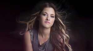 Cassadee Pope saját műsort kapott a CMT-n