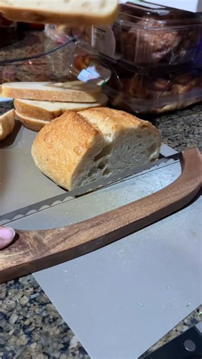 9 comments | If you’ve ever ruined a perfect loaf trying to slice it, this will make sense. One new tool — that looks nothing like a normal bread knife — is quietly solving the issue. Our editors tested it… here’s what we found 稜 | Baker’s Choice Report | Facebook