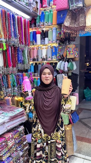 Bingung cari oleh okeh viral,murah dan banyak diskonnya?? Yang ada bonus hadiahnya juga ??? Solusinya di toko Sam madinah di gate 330 nabawi di bawah hotel Al aqeeq sisi belakang #fypシ゚viral #sammadinah #trend #rekomendasioleholehhajiumroh #madinah