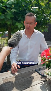 Wir haben uns umgehört und gefragt, was die Menschen aus dem Gewerbegebiet zum MELI’S sagen. Die Erkenntnis: Es herrscht große Vorfreude! „Eine freudige Überraschung.“ 🎉 Genau das wollen wir sein – für alle, die im Gewerbegebiet nach einer guten Location suchen. Ob Mittagspause oder Event: MELI’S ist nicht nur dein neuer Lieblingsspot zum Essen, sondern auch buchbar für Firmenfeiern, Kundenevents oder Team-Momente. #MELIS #Moers #Genend #Pause #GoodFoodGoodTime #Food #Restaurant | Meli's