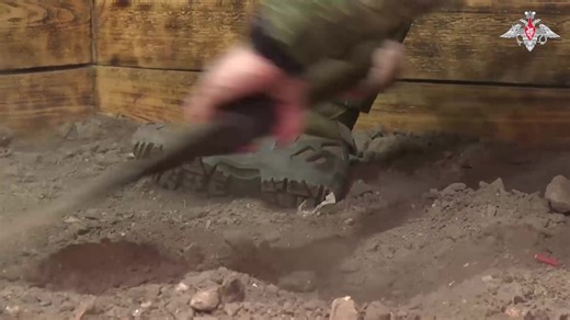 Tsentr Group's servicemen continue training at the EOD Training Centre in the rear area of the special military operation zone. The servicemen undergo a week-long training and development course, and explore the design and principle of operation of Russian and foreign engineering munitions. | Russia Truth