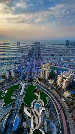 Palm Jumeirah in 4K 🌴 | World’s Most Incredible Man-Made Island #jumeirahmaldives