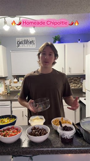 🔥🌶️ If you haven’t tried making Homeade @Chipotle you’re truly missing out !🌶️🔥 🫶🏻⭐️👏🏼it turns out amazing every time 👏🏼⭐️🫶🏻 #chipotlebowl #foodtok #dinnertime #fypシ゚viral #fyp