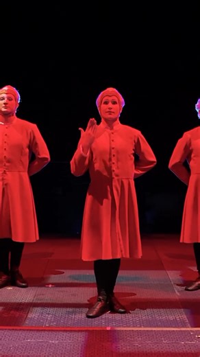 46K views · 752 reactions | comet dance  "O" blends circus artistry, theater, and aquatic performance into a mesmerizing dreamscape. Discover why "O" is one of Las Vegas’s most iconic shows cirk.me/3G7seqH 冀 #dance #cirquedusoleil #lasvegasshows | "O" by Cirque du Soleil | Facebook