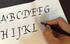 【英文书法教程】手把手教你写意大利英文字母（大小写加数字）Italic Alphabet - Calligraphy b