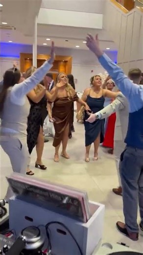 Young hearts, run free—straight to the dance floor! 🕺💃 If this isn’t a sign to book the Vinyl