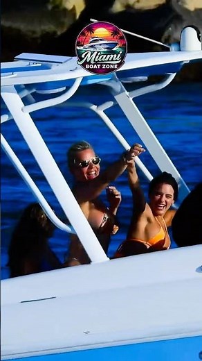 Crazy Party Girls Dancing on boat at Haulover inlet #hauloverinlet