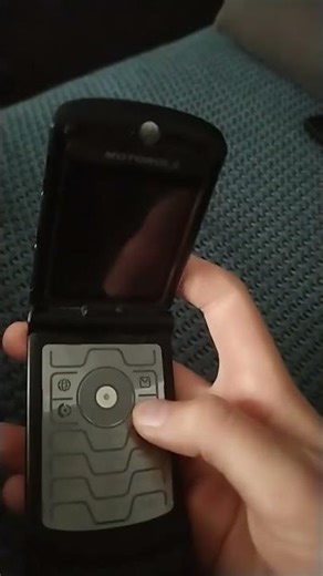 Motorola RAZR overview/ broken screen👎