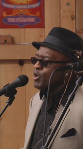 591K views · 26K reactions | Daryl Hall & The O'Jays - Use Ta Be My Girl. Watch now on Youtube. | Live From Daryl's House | Facebook